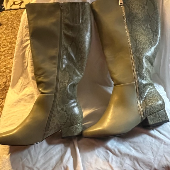 EUC Comfortview knee high boots. Size 8 1/2 W women’s. - Picture 7 of 10